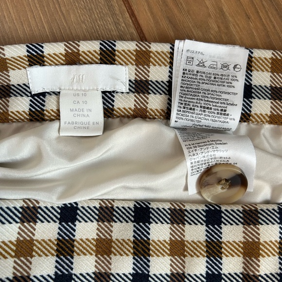 H&M Navy / Tan Plaid mini skirt size 10 - Picture 3 of 3